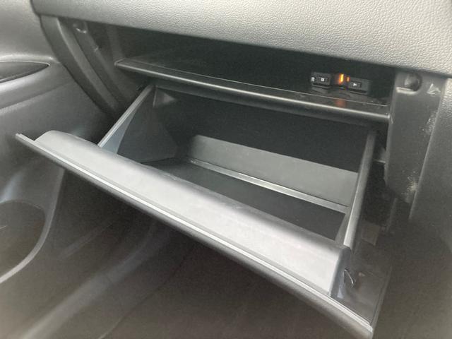 �傫�ȃO���[�u�{�b�N�X�Ȃ̂ŁA�F�X�����܂��B