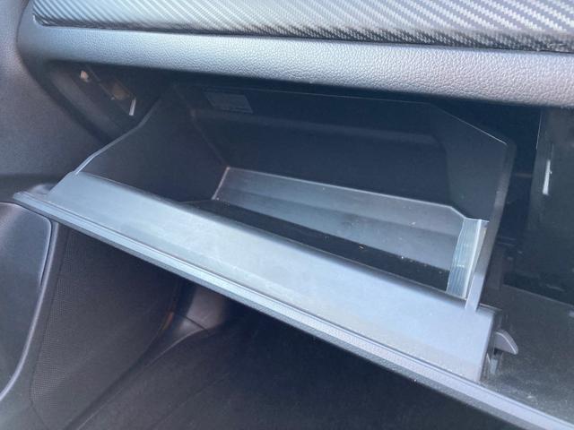 �傫�ȃO���[�u�{�b�N�X�Ȃ̂ŁA�F�X�����܂��B