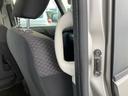 後部座席には持ち手が付いていますので、乗り降りのサポートをしてくれます。