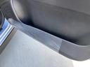 運転席の内張りの所にも収納スペースがあります！