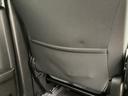 助手席の後ろには収納スペースがあります！