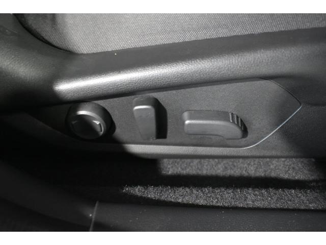 クロストレック リミテッド ワンオーナー車 A型モデル フロントカメラ・両サイドカメラ・デジタルマルチビューモニター・オート機能付エアコン・パドルシフト機能・フロントシート&ステアリングヒーター・18インチアルミホイール(32枚目)