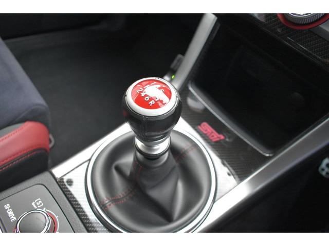 ＷＲＸ ＳＴＩ Ｔｙｐｅ　Ｓ　ＳＴＩエアロ・左右独立温度調整機能付きフルオートエアコン・大型トランクスポイラー（25枚目）