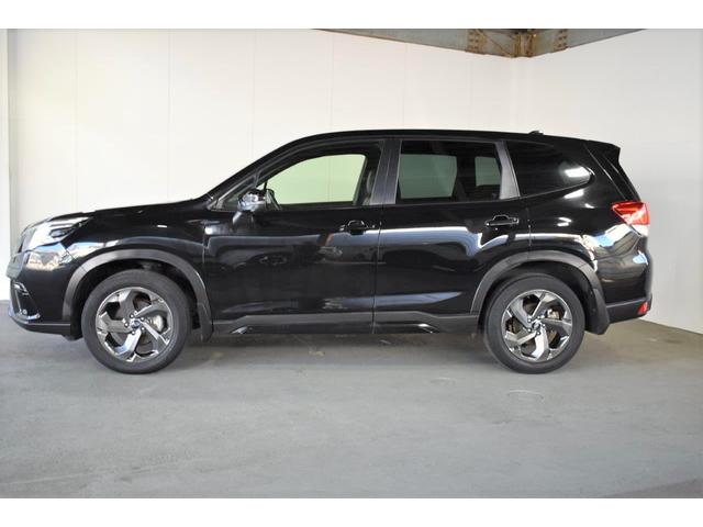 フォレスター ＳＴＩスポーツ　ワンオーナー　Ｅ型モデル　左サイドカメラ・左右独立温度調整機能付きフルオートエアコン装備・レザーシート・シートヒーター・パドルシフト機能・１８インチアルミホイール（7枚目）