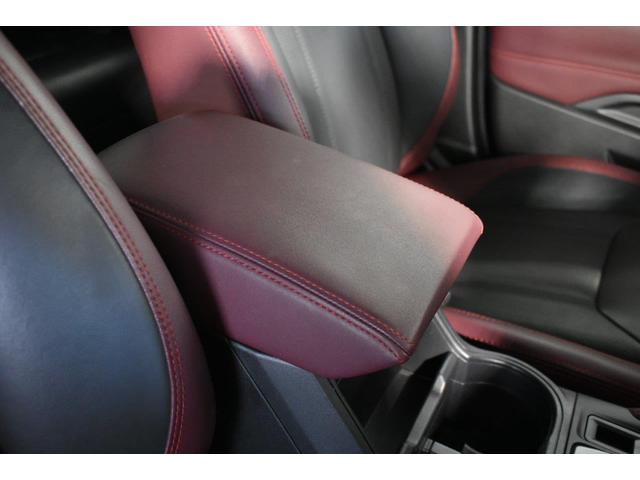 フォレスター ＳＴＩスポーツ　ワンオーナー　Ｅ型モデル　左サイドカメラ・左右独立温度調整機能付きフルオートエアコン装備・レザーシート・シートヒーター・パドルシフト機能・１８インチアルミホイール（29枚目）