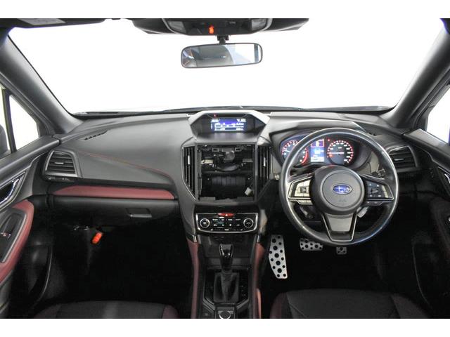 フォレスター ＳＴＩスポーツ　ワンオーナー　Ｅ型モデル　左サイドカメラ・左右独立温度調整機能付きフルオートエアコン装備・レザーシート・シートヒーター・パドルシフト機能・１８インチアルミホイール（30枚目）