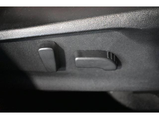 フォレスター ＳＴＩスポーツ　ワンオーナー　Ｅ型モデル　左サイドカメラ・左右独立温度調整機能付きフルオートエアコン装備・レザーシート・シートヒーター・パドルシフト機能・１８インチアルミホイール（33枚目）