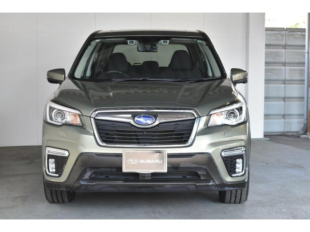 フォレスター Ｐｒｅｍｉｕｍ　ＥｙｅＳｉｇｈｔ搭載車　ワンオーナー　フロントカメラ・左サイドカメラ・左右独立温度調整機能付きフルオートエアコン装備・パドルシフト機能・アルミペダル・スマートリヤビューミラー・電動リヤゲート・サンルーフ・１８インチアルミホイール（10枚目）