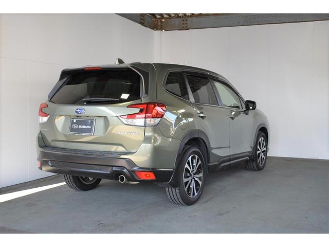 フォレスター Ｐｒｅｍｉｕｍ　ＥｙｅＳｉｇｈｔ搭載車　ワンオーナー　フロントカメラ・左サイドカメラ・左右独立温度調整機能付きフルオートエアコン装備・パドルシフト機能・アルミペダル・スマートリヤビューミラー・電動リヤゲート・サンルーフ・１８インチアルミホイール（12枚目）