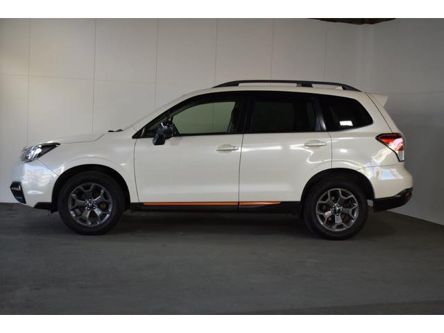 スバルの４ＷＤ（ＡＷＤ）は直進安定性に優れ、日常走行から高速走行まで、さまざまなシーンで安心感に満ちた走りが愉しめます。それは悪路や泥道など左右のタイヤの路面状況が異なるシーンでも変わりません。