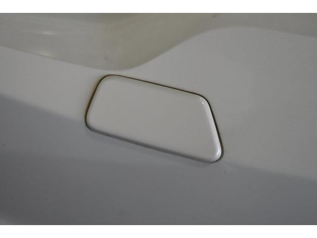 雪道や泥道でも明るさを確保するヘッドライトウォッシャーも装備しています