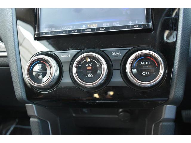 左右独立温度調整機能付きフルオートエアコン装備。乗る人それぞれの体調に合わせて運転席・助手席で別々の温度調整が可能です。