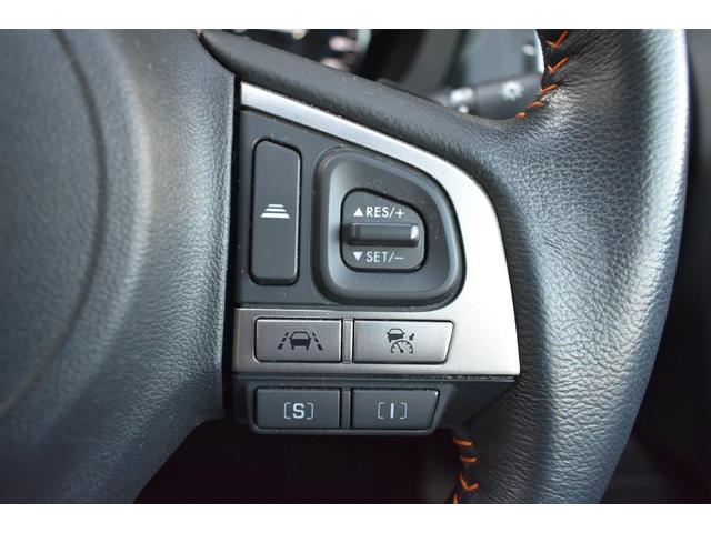 ステアリング右側に装備しているアイサイト・追尾スイッチ。こちらのスイッチにて高速走行時のアイサイト追尾巡航のＯＮ・ＯＦＦを行います。