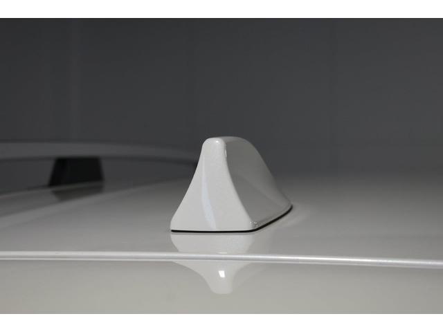 流行のシャークフィンラジオアンテナは、コンパクトに纏まります。