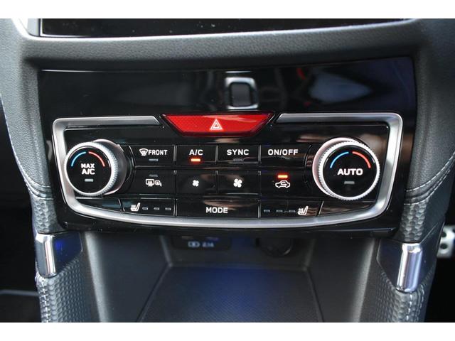 左右独立温度調整機能付きフルオートエアコン装備。乗る人それぞれの体調に合わせて運転席・助手席で別々の温度調整が可能です。