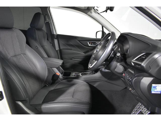 パワーシート（乗り降りから、運転席のポジション設定まで、ボタンで一つで微調整できます。高級車の必須アイテムです。）