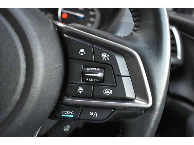 ステアリング右側に装備しているアイサイト・追尾スイッチ。こちらのスイッチにて高速走行時のアイサイト追尾巡航のＯＮ・ＯＦＦを行います。