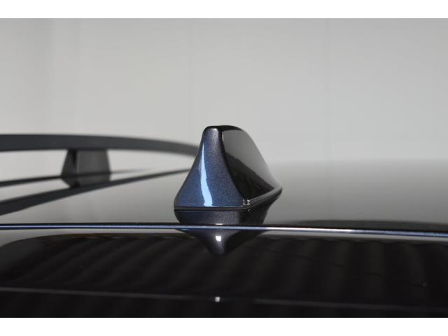 流行のシャークフィンラジオアンテナは、コンパクトに纏まります。