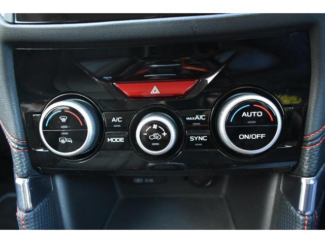 左右独立温度調整機能付きフルオートエアコン装備。乗る人それぞれの体調に合わせて運転席・助手席で別々の温度調整が可能です。