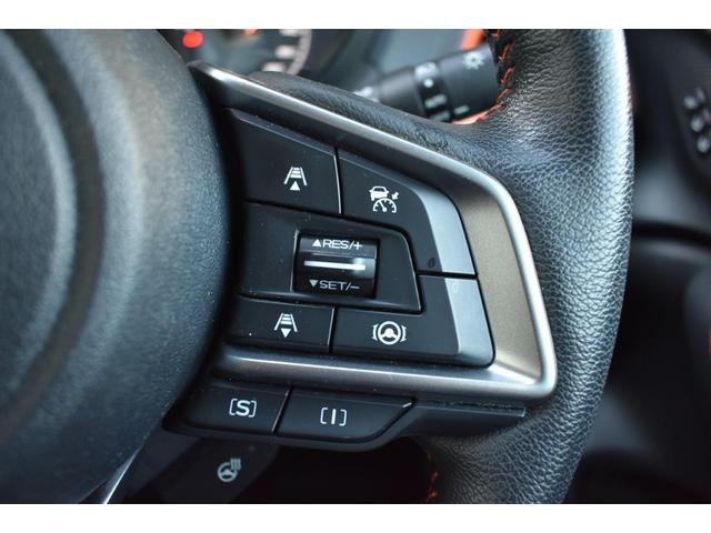ステアリング右側に装備しているアイサイト・追尾スイッチ。こちらのスイッチにて高速走行時のアイサイト追尾巡航のＯＮ・ＯＦＦを行います。