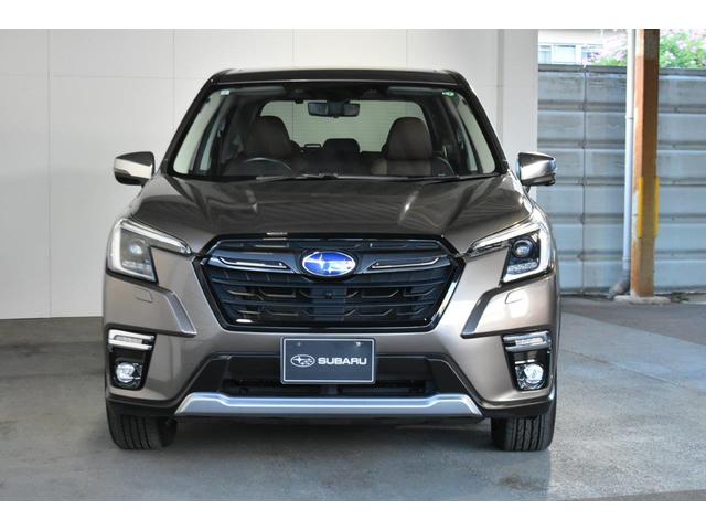 フォレスター アドバンス ワンオーナー E型モデル フロントカメラ・左サイドカメラ・左右独立温度調整機能付きフルオートエアコン装備・パドルシフト機能・レザーシート・フロントパワーシート・スマートリヤビューミラー・電動リヤゲート・18インチアルミホイール(7枚目)