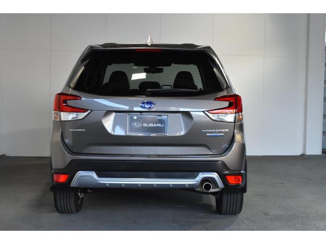 フォレスター アドバンス ワンオーナー E型モデル フロントカメラ・左サイドカメラ・左右独立温度調整機能付きフルオートエアコン装備・パドルシフト機能・レザーシート・フロントパワーシート・スマートリヤビューミラー・電動リヤゲート・18インチアルミホイール(8枚目)