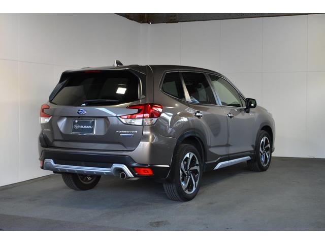 フォレスター アドバンス ワンオーナー E型モデル フロントカメラ・左サイドカメラ・左右独立温度調整機能付きフルオートエアコン装備・パドルシフト機能・レザーシート・フロントパワーシート・スマートリヤビューミラー・電動リヤゲート・18インチアルミホイール(9枚目)