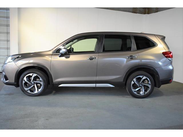 フォレスター アドバンス ワンオーナー E型モデル フロントカメラ・左サイドカメラ・左右独立温度調整機能付きフルオートエアコン装備・パドルシフト機能・レザーシート・フロントパワーシート・スマートリヤビューミラー・電動リヤゲート・18インチアルミホイール(10枚目)