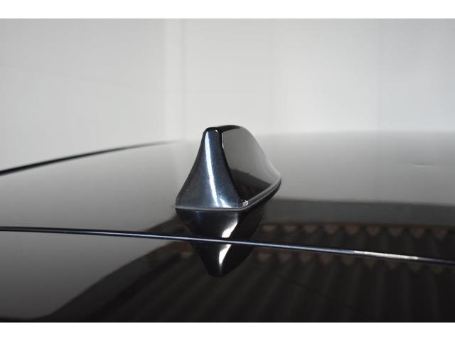 流行のシャークフィンラジオアンテナは、コンパクトに纏まります。