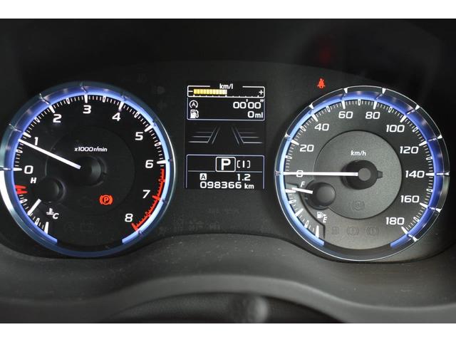 高い質感と視認性を備えたメーターです。イグニションをＯＮにすると指針がＭＡＸを指し速やかにゼロへ戻るスイープ動作付。走りの期待感を高めます。