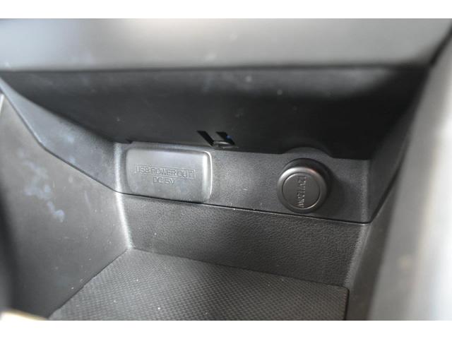 ＵＳＢ充電口が２つとソケット電源が１つございます