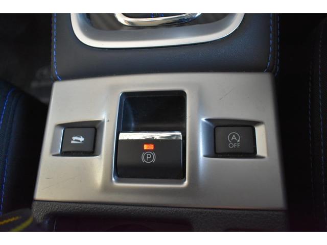 パーキングブレーキをスイッチひとつで作動・解除できる電動パーキングブレーキ。発進時はアクセルを踏むだけで解除できます。