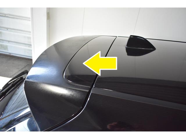 ルーフエンドスポイラーが色あせてます。