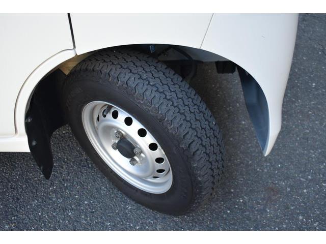 タイヤサイズは１４５／Ｒ１２