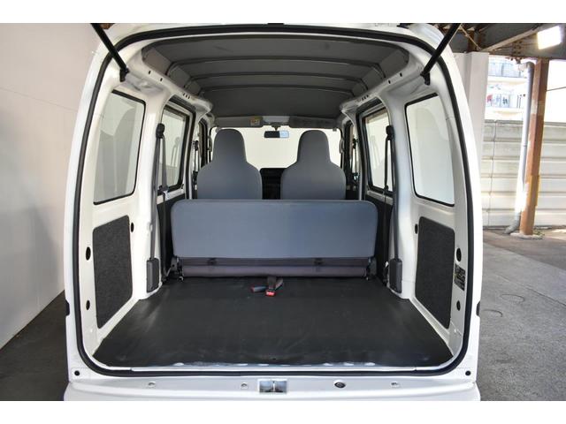 ラゲッジスペースも奥行があって容量あります。