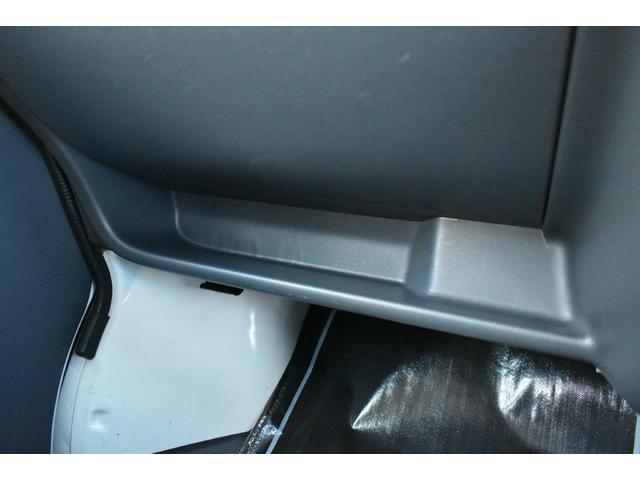 助手席側には小物入れも確保