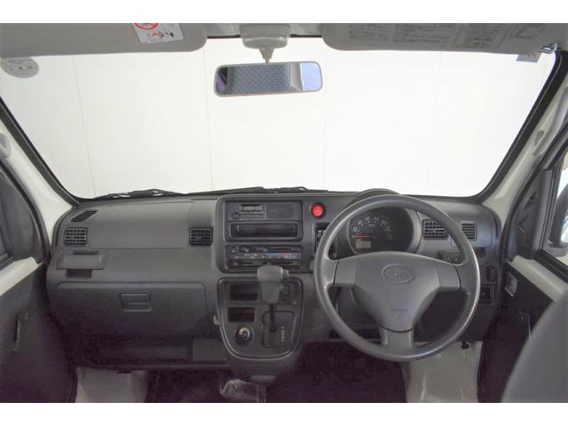 シンプルな車内