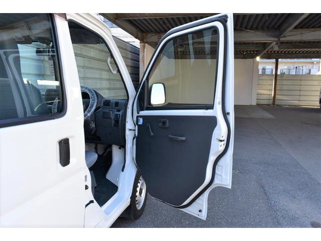 スバルのＵ−Ｃａｒは全車、「まごころクリーニング」を実施しております。外装、内装ともにピカピカになるまで徹底的に掃除をしていますのでキレイな状態でお乗りいただけます。