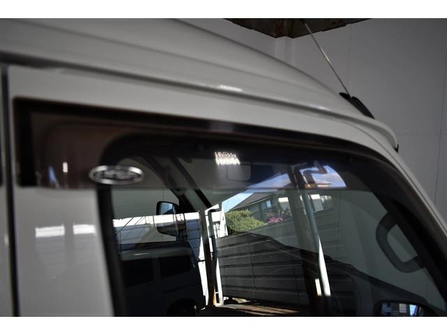 アクリルドアバイザーは、雨天時及び晴天時にお役に立ちます。