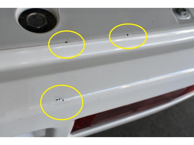 印があるところに傷があります。