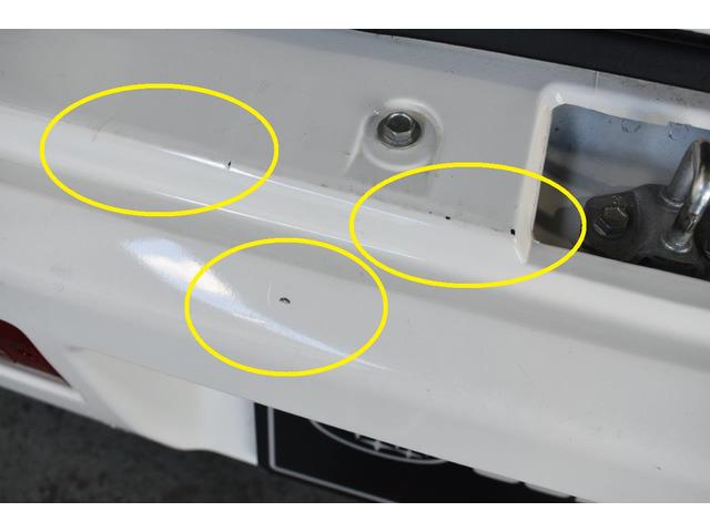 印があるところに傷があります。