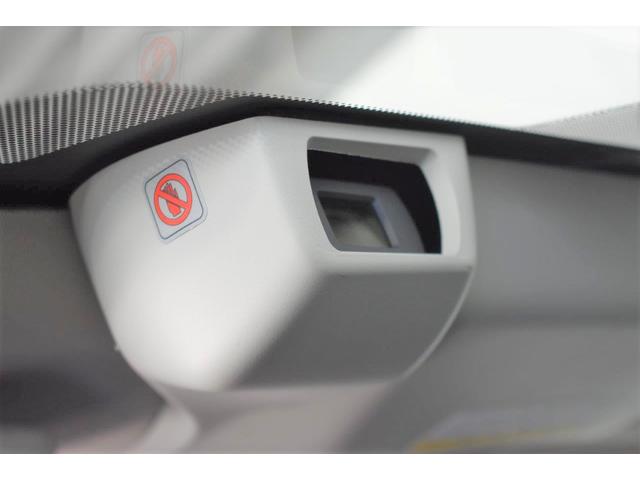 フロントガラスに取り付けられたステレオカメラがあなたの目となって危険から守ります☆彡