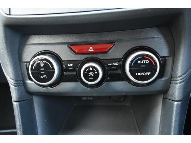 空調システムのスイッチは、操作性の良いダイヤル式を採用しているので、素早く操作できます。