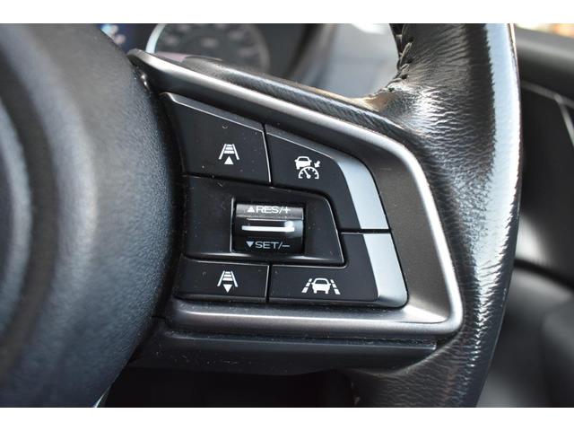ステアリング右側に装備しているアイサイト・追尾スイッチ。こちらのスイッチにて高速走行時のアイサイト追尾巡航のＯＮ・ＯＦＦを行います。
