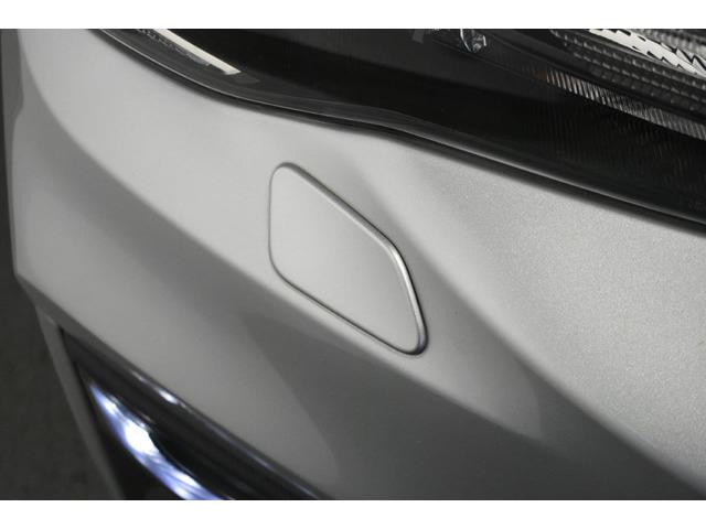 雪道や泥道でも明るさを確保するヘッドライトウォッシャーも装備しています。