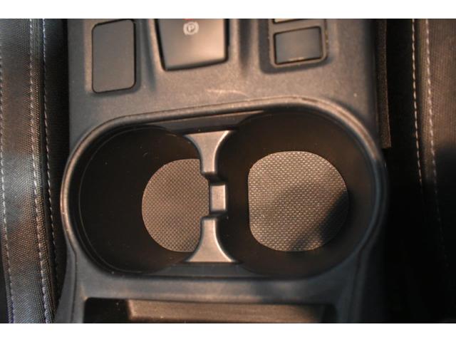 運転席・助手席から最も手が届きやすく、運転席、助手席、後部座席のドアポケット内側に、それぞれカップホルダーが設置されています。