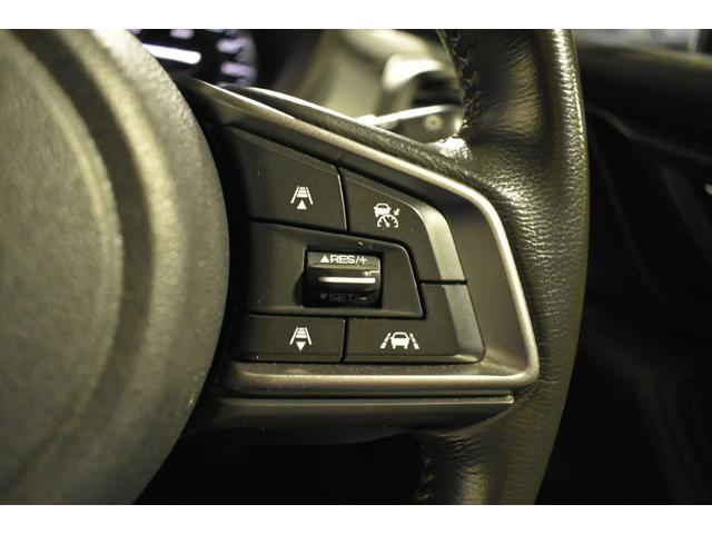 ステアリング右側に装備しているアイサイト・追尾スイッチ。こちらのスイッチにて高速走行時のアイサイト追尾巡航のＯＮ・ＯＦＦを行います。