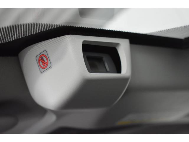 フロントガラスに取り付けられたステレオカメラがあなたの目となって危険から守ります☆彡