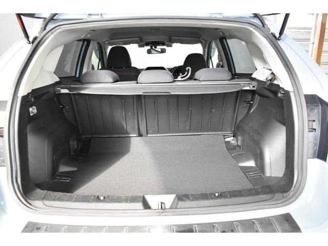 ラゲッジスペースも奥行があって容量あります。