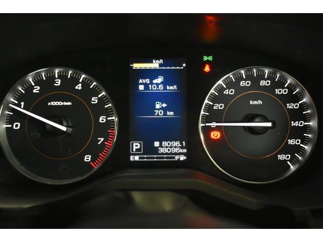 ブラック基調の文字盤と金属調のリングがスポーティさと先進感を演出するルミネセントメーターです